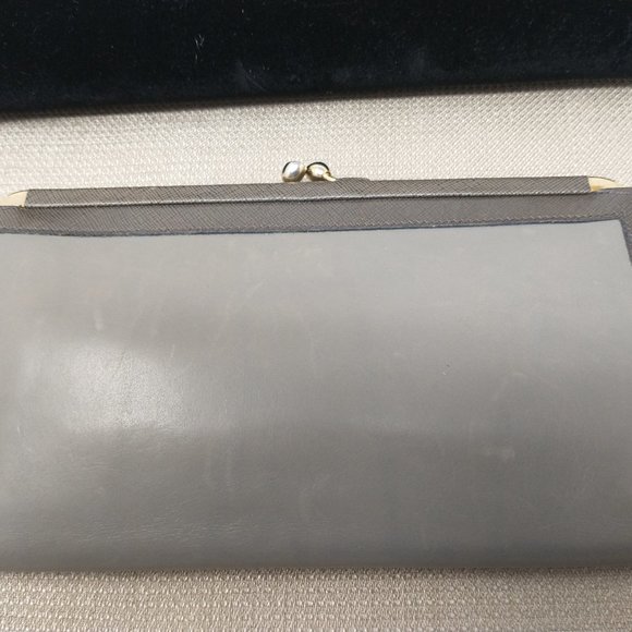 VINTAGE VALENTINO FRANCHINI TAUPE WALLET - Picture 2 of 7